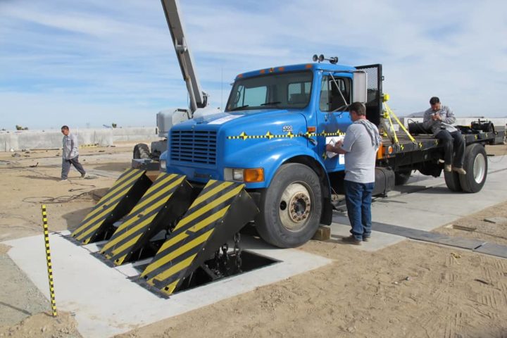 Wedge Barricade – HD2055 – M50/P1 Crash Rated