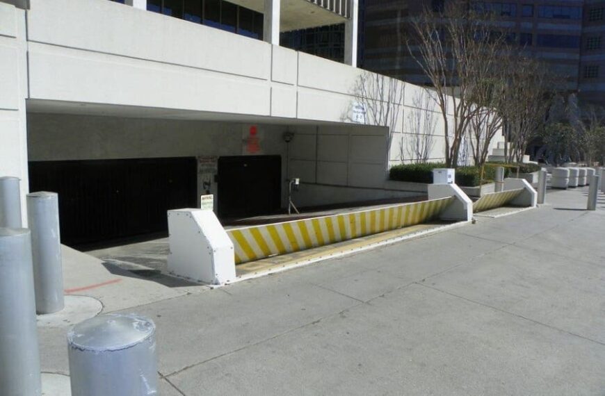 TW4030 and TW2015 Parking Lot Barricades in Los Angeles | Delta Scientific Corporation